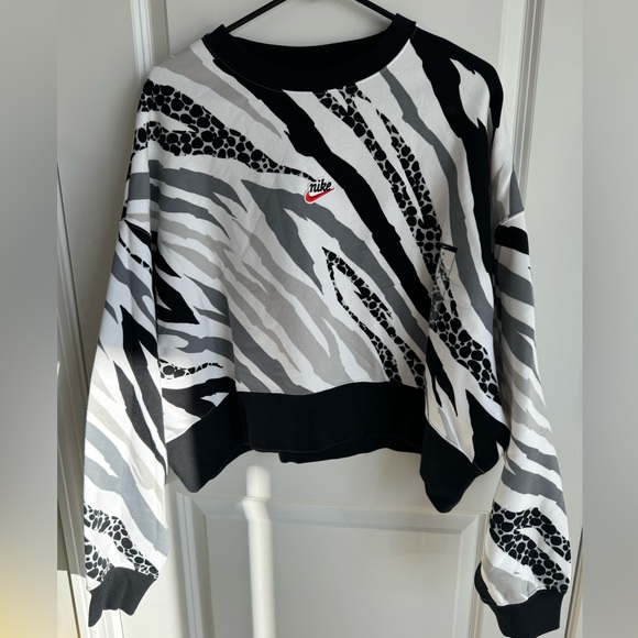 Nike Tops - Women’s NIKE Sweater - NWT